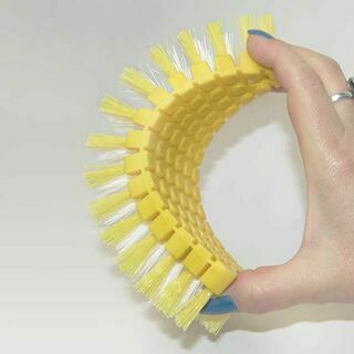 Flex scrubbing brush