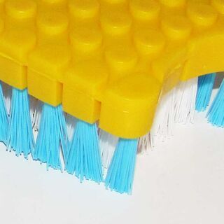 Flex scrubbing brush