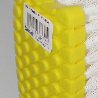 Flex scrubbing brush