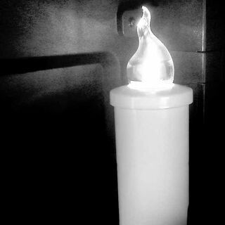 Large LED candle with batteries