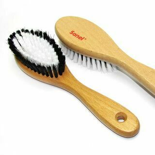 Clothes brush with wooden handle