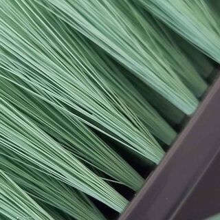 Brush + dustpan with rubber band