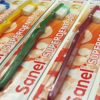 Superdent 300 toothbrushes for adults hard